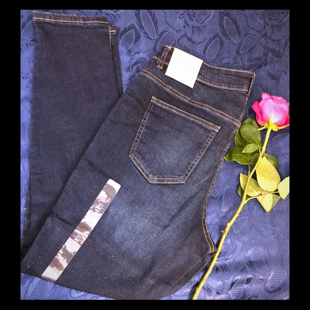 Dark Blue Short Skinny Leg Mid Rise Jeans NWT 12S